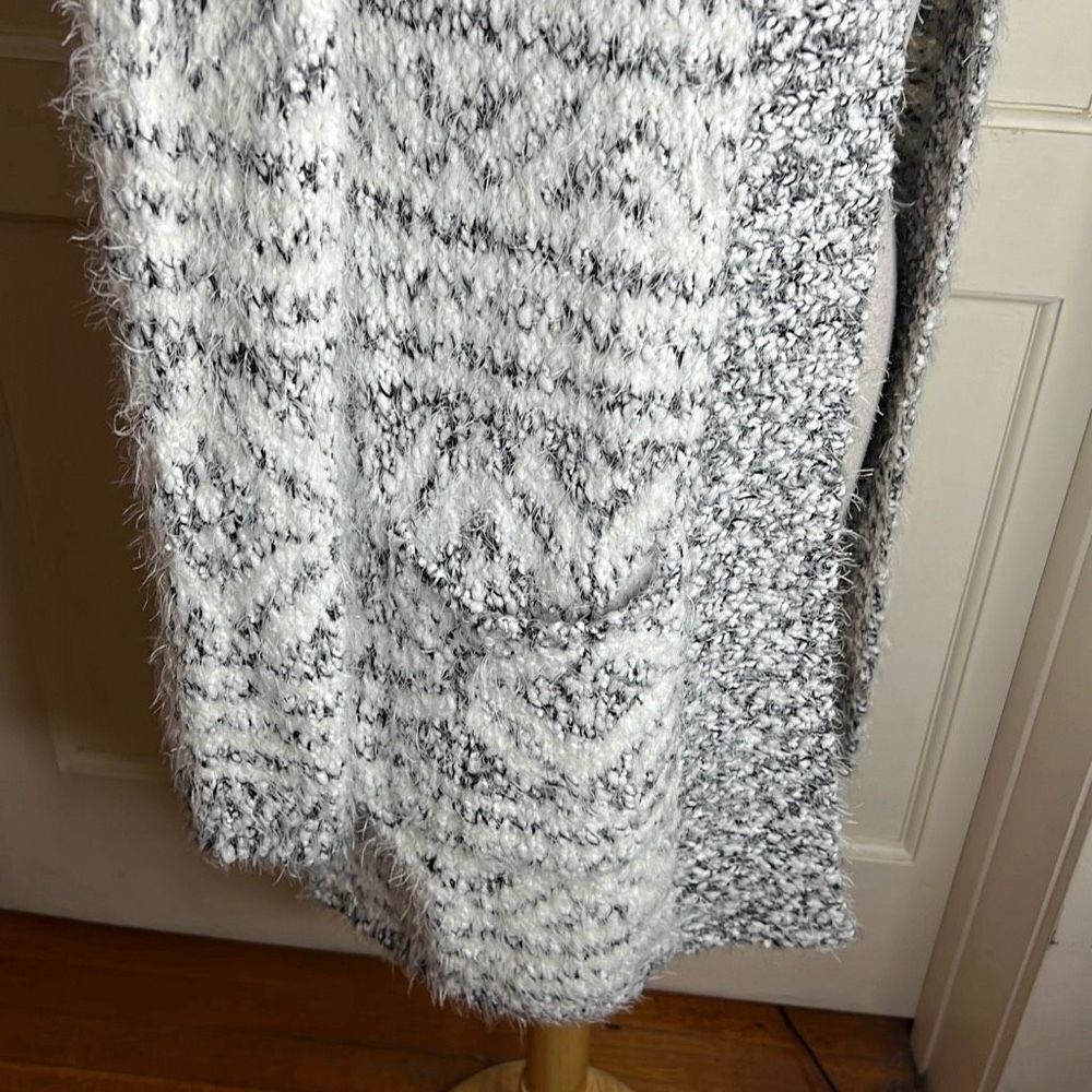 BB DAKOTA A STAR IS WARM EYELASH CARDIGAN Size Small New - Picture 5 of 8